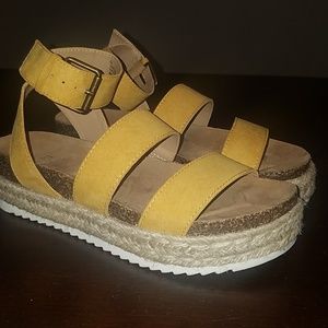 yellow ankle wrap sandal 6.5